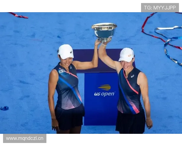 张帅机场穿得像去开跑车发布会，谁能想到球场上是拼命三郎？