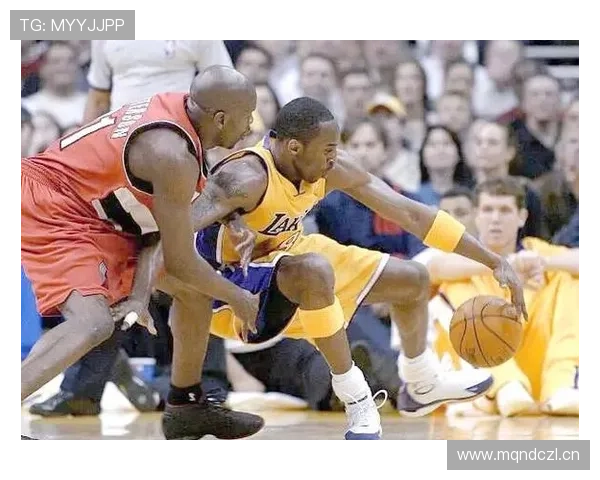 科比关键时刻连续得分领先詹姆斯展现终结者本色