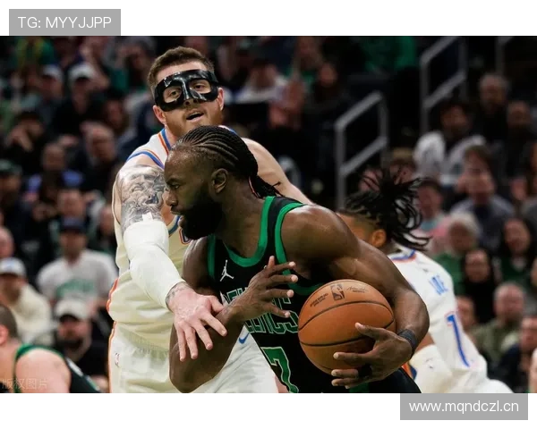 杰伦·布朗突破制造错位提升季后赛关键得分效率